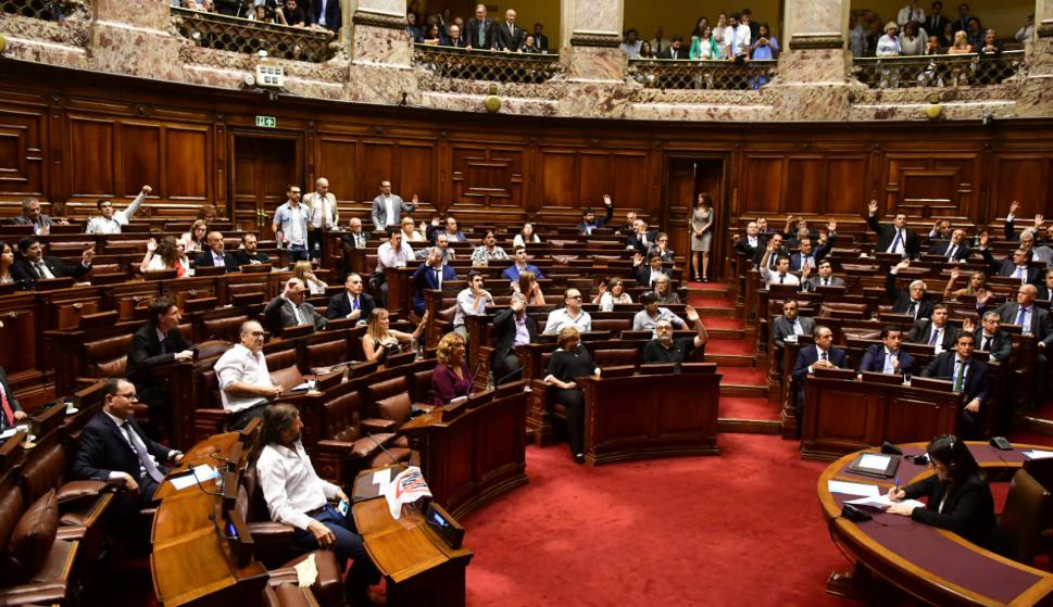 Diputados dan media sanción en Uruguay a ley que legaliza la eutanasia