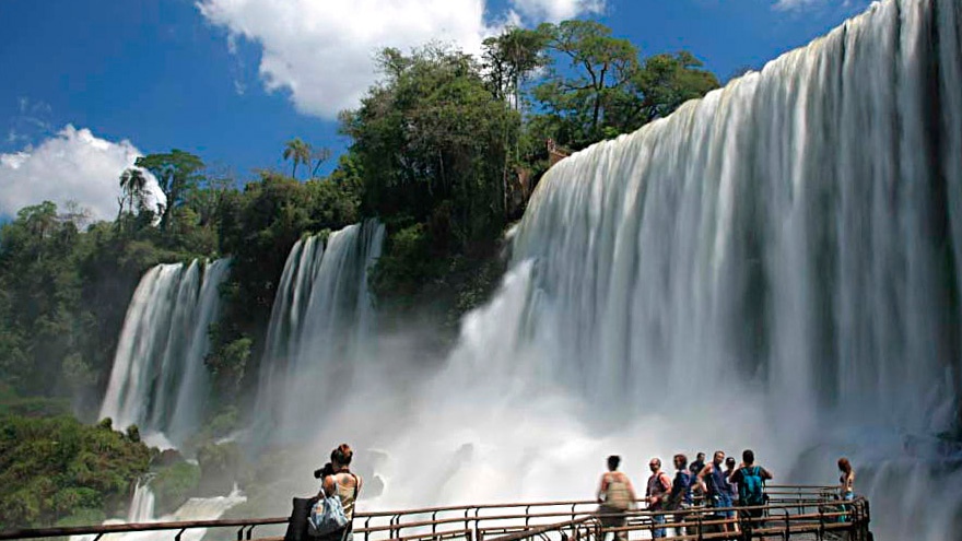 Hallaron el cuerpo del hombre que cayó a las Cataratas del río Iguazú