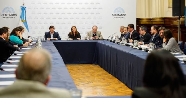Diputados reanuda en comisión el debate del Presupuesto 2023