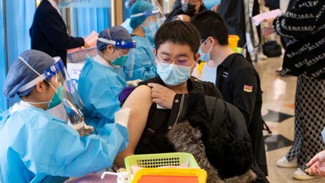 China acelerará la vacunación de las personas mayores contra la Covid 19