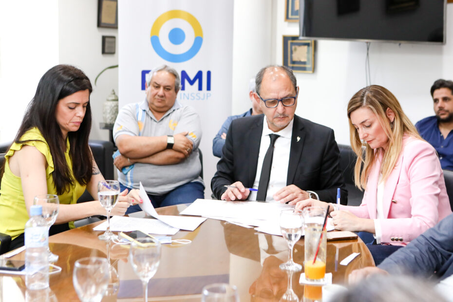 La UNLP firmó un convenio con el PAMI para realizar pasantías