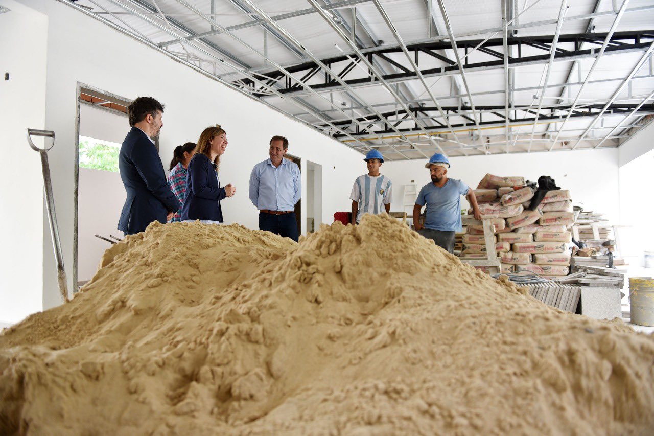Garro visitó el nuevo edificio del Jardín N° 974 de Arana