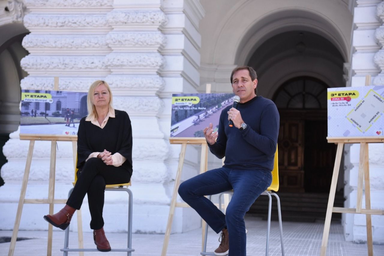 Garro: "Las veredas de La Plata están en obra"