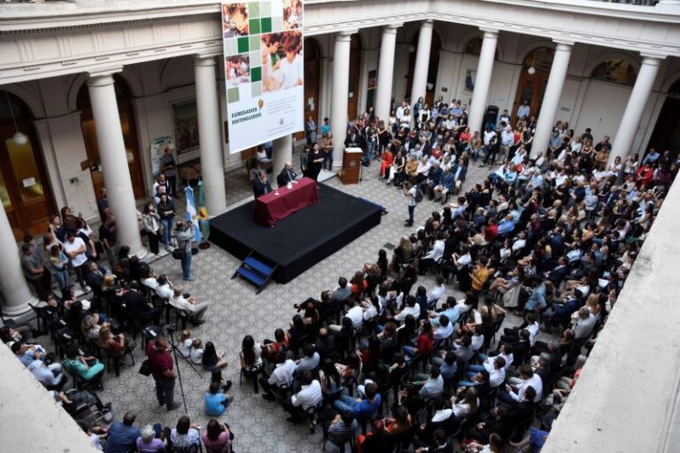La UNLP distinguirá a sus mejores egresados y egresadas de todos los niveles