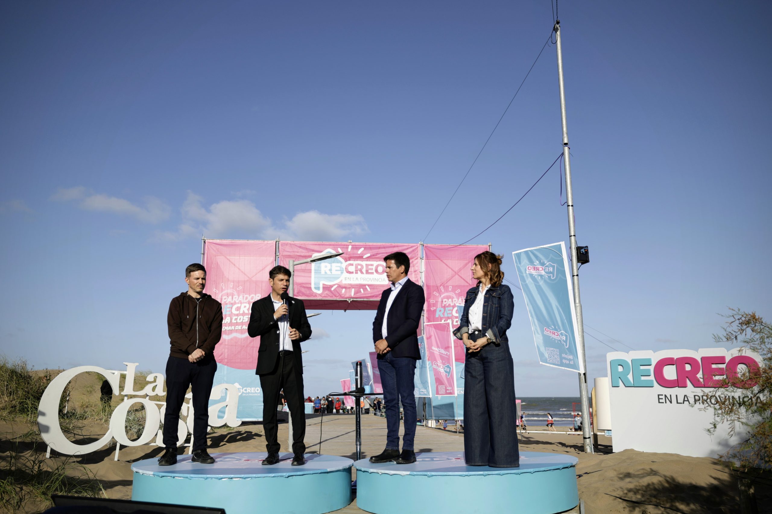Kicillof encabezó el acto de lanzamiento de la temporada en Mar de Ajó