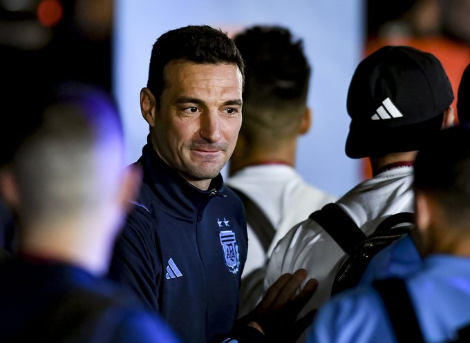Scaloni llegó a España y desató una locura en Mallorca
