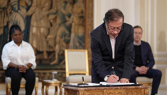 Petro promulgó una reforma tributaria que apunta a aumentar la inversión social