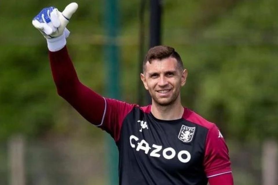 El "Dibu" Martínez se reintegró al Aston Villa