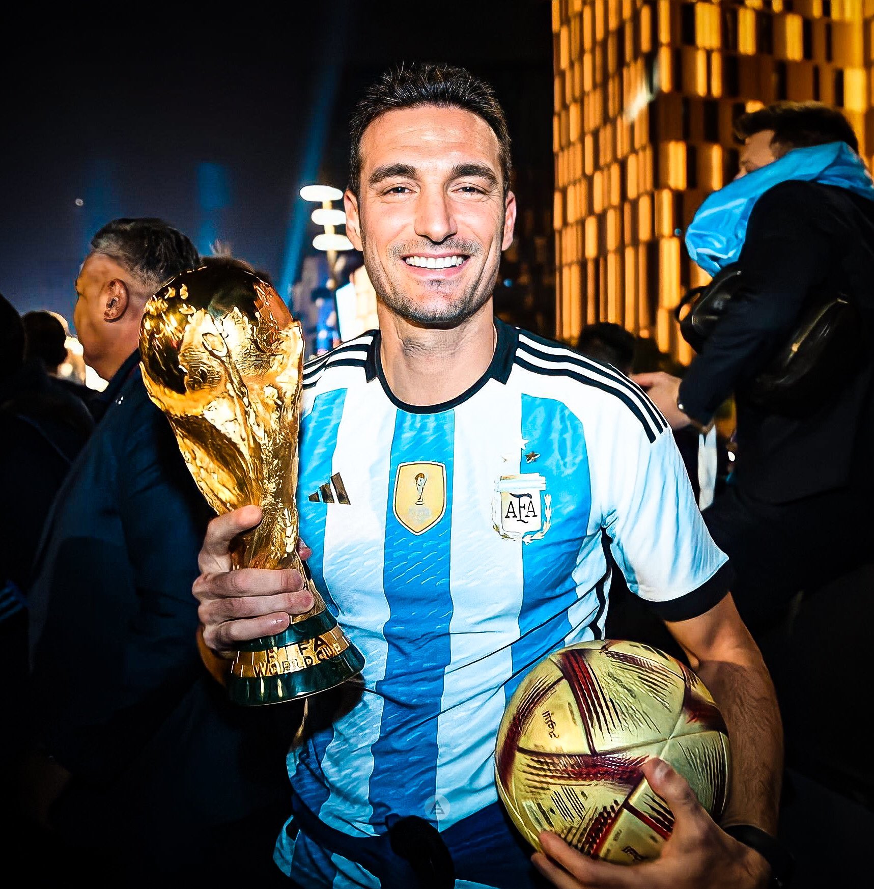 Lionel Scaloni ganó el premio al mejor entrenador del mundo