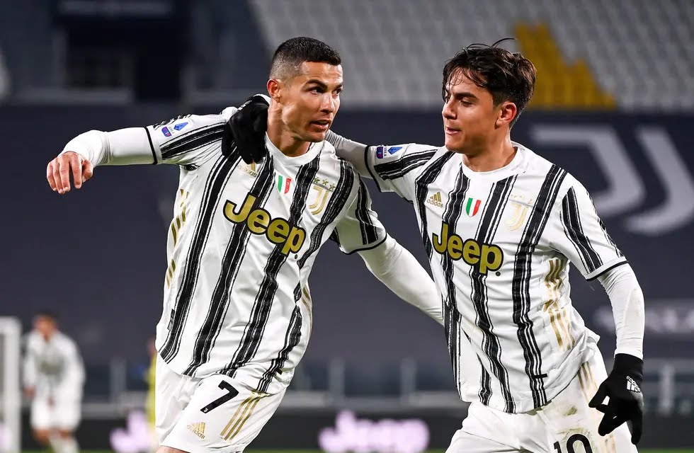 Dybala y Crisitiano Ronaldo podrían ser sancionados por el escándalo de la Juventus