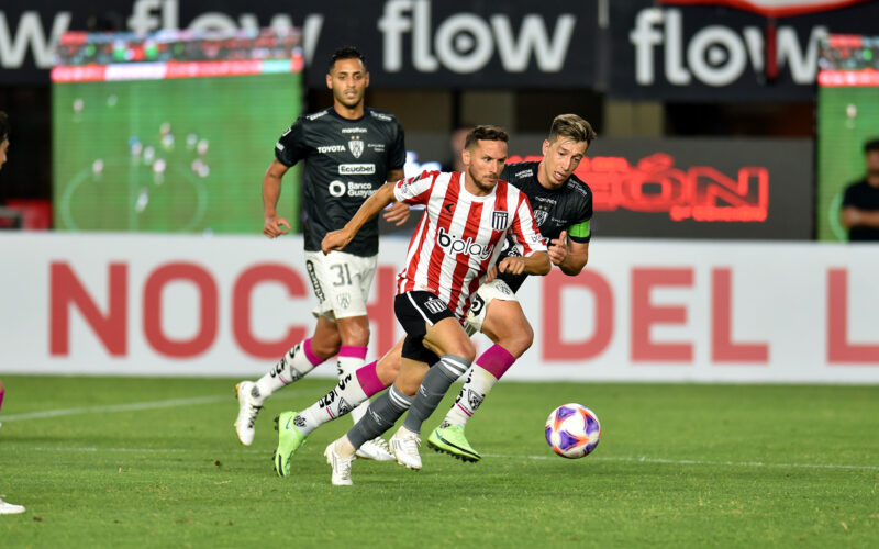 Estudiantes venció a Independiente del Valle en la primera edición de 'La noche del León'