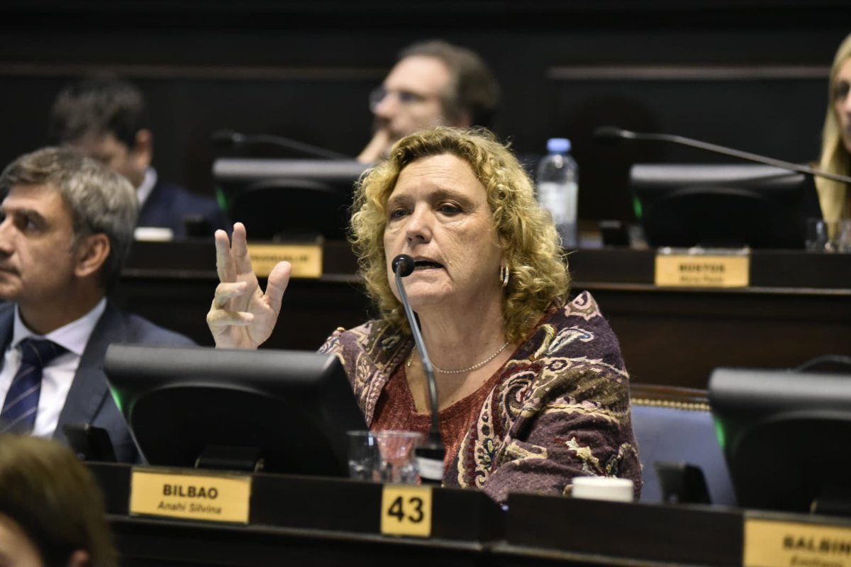 Anahí Bilbao: "¿Cómo pasaron de la mesa del hambre al gel sexual?"