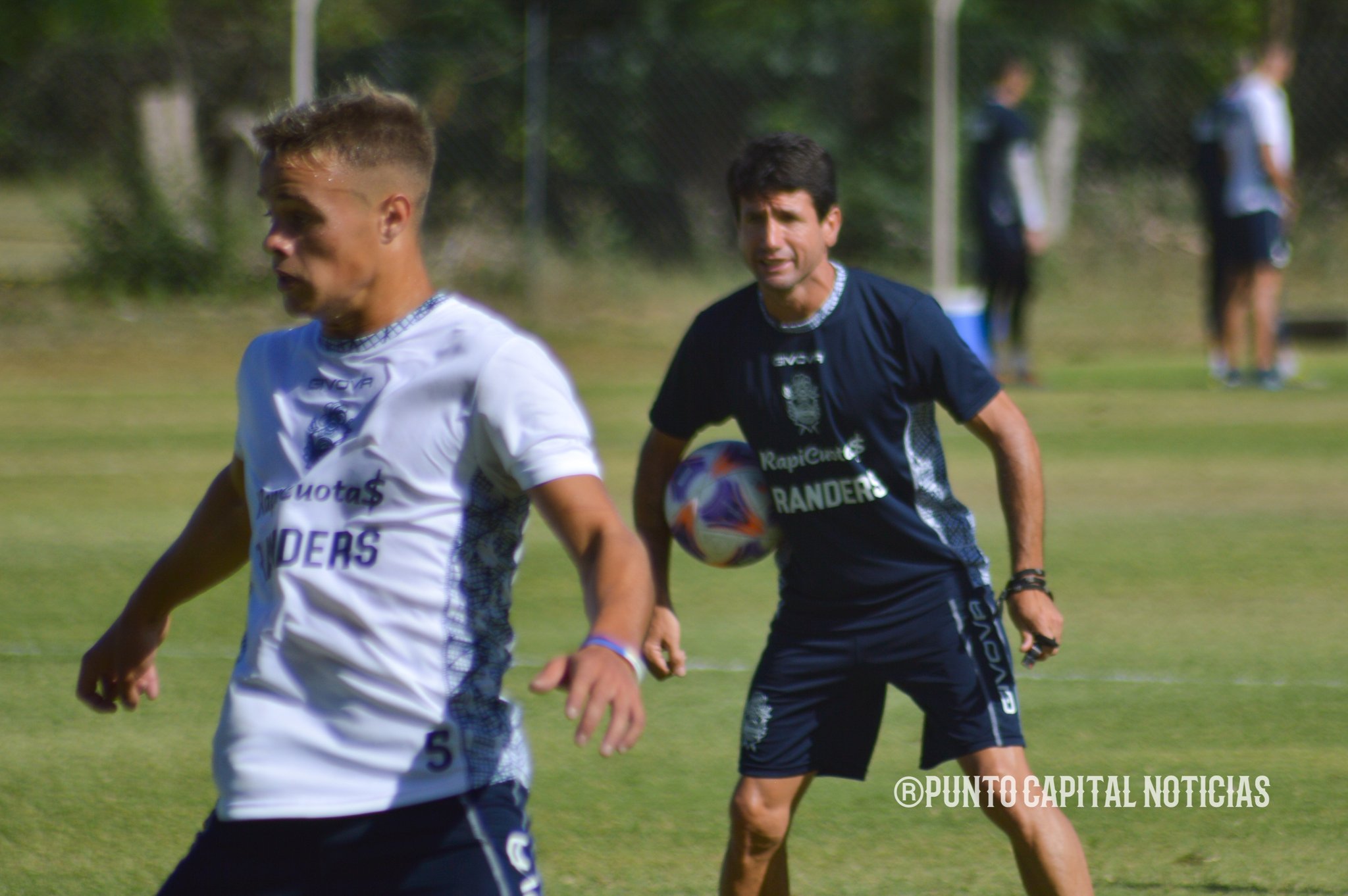 Gimnasia entrenó con la mira en el primer amistoso