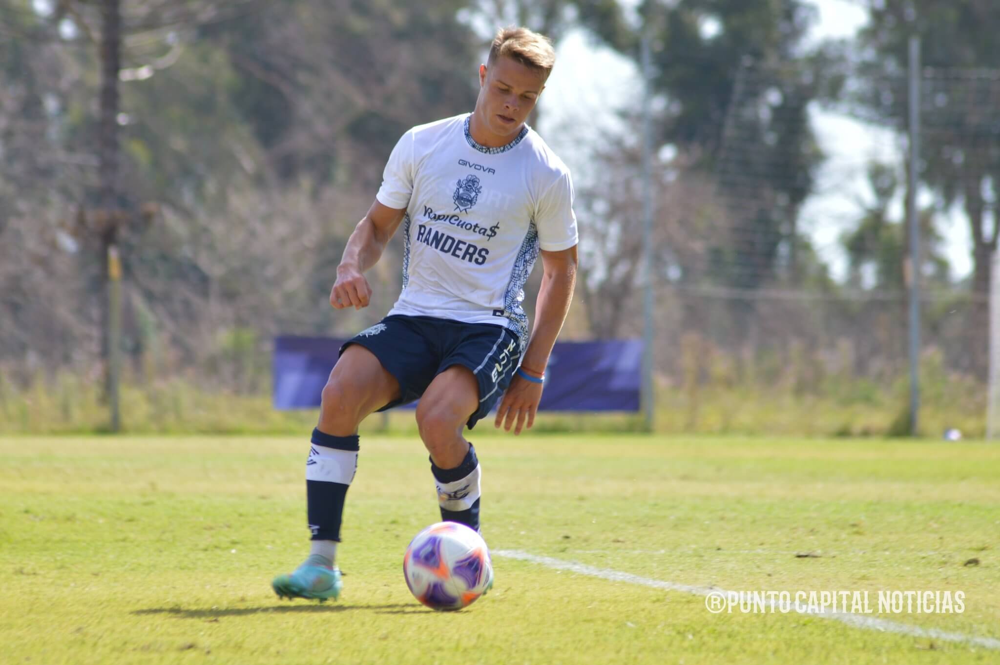 El Lobo puso primera con un empate y una victoria ante Instituto en Abasto