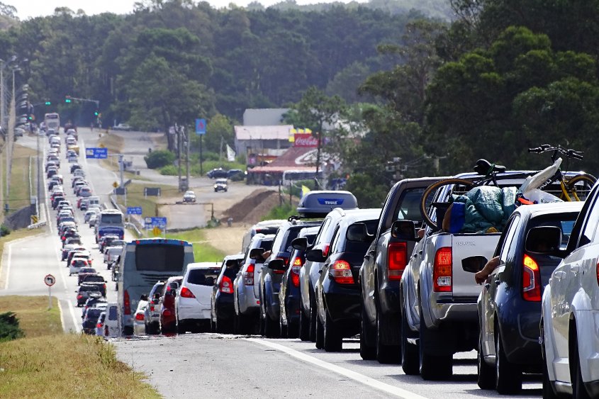 Tránsito intenso y rutas cargadas por el cambio de quincena