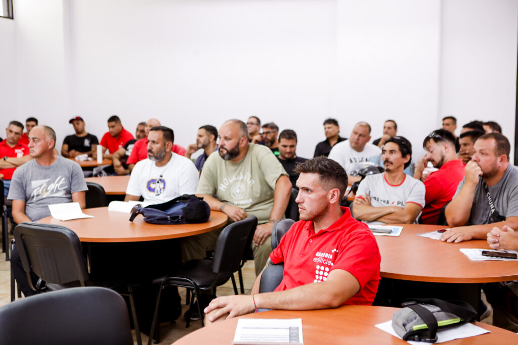 La Guardia Edilicia recibió capacitaciones para el servicio de seguridad en los predios de la UNLP