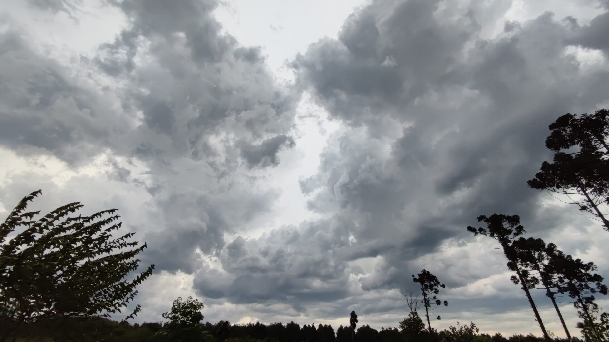 Tiempo inestable: rigen alertas por tormentas aisladas