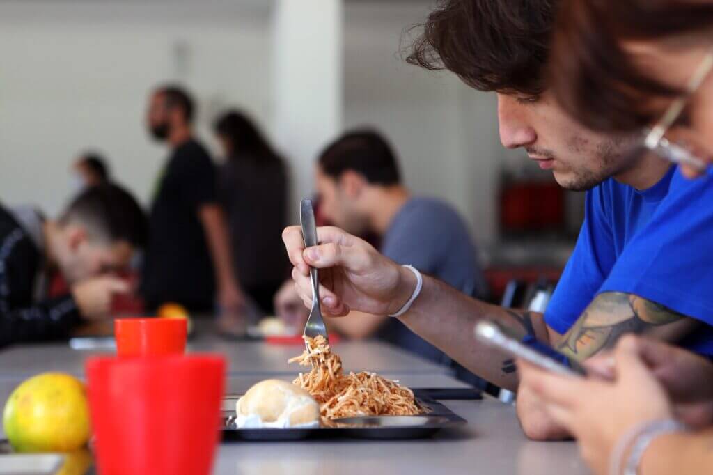 Bon appetit: vuelve a funcionar el Comedor Universitario