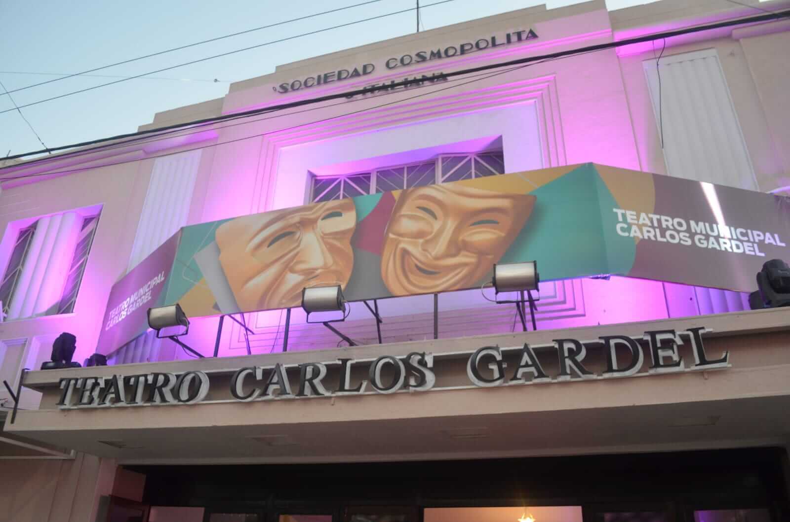 El Municipio de Lanús reabrió un emblemático teatro en Valentín Alsina
