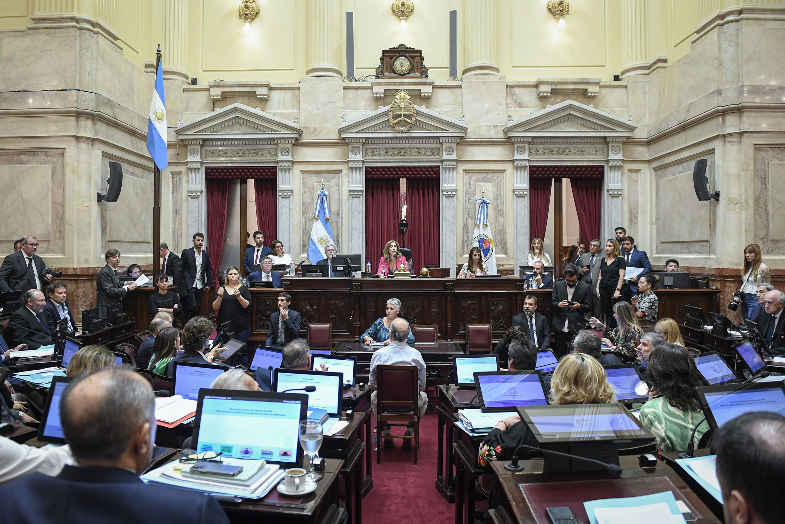 Fracasó la sesión especial en el Senado después de que la oposición decidió levantarse