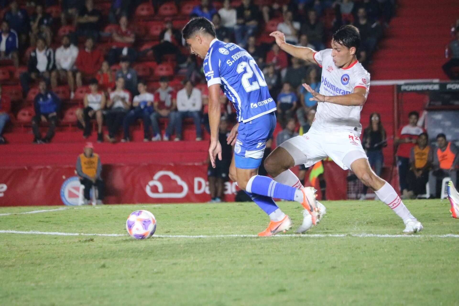 Argentinos goleó a Godoy Cruz en un tiempo