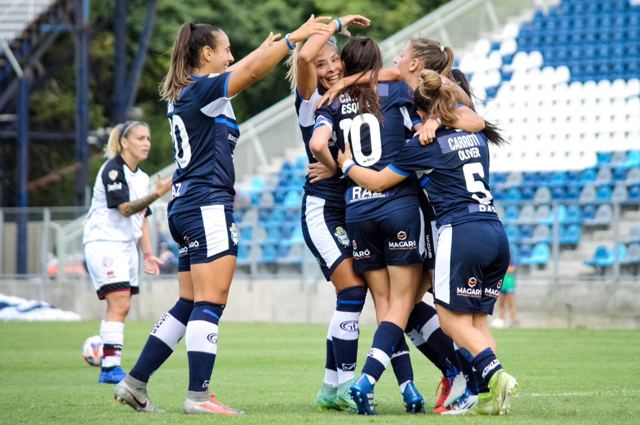 Gimnasia festejó por primera vez ante Lanús en el Fútbol Femenino