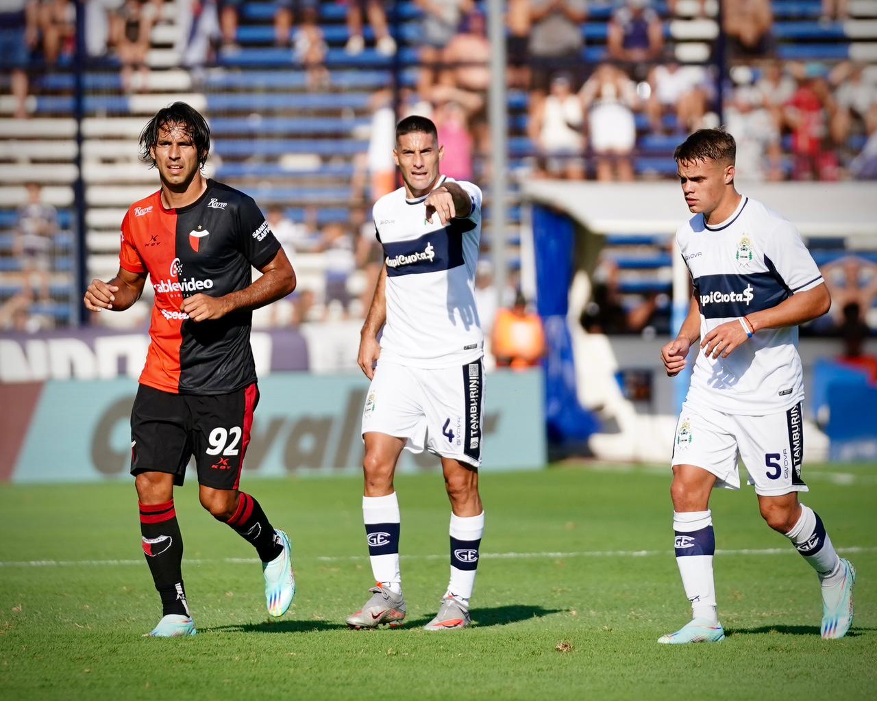 Gimnasia no sostuvo el rendimiento del primer tiempo y se quedó con el empate