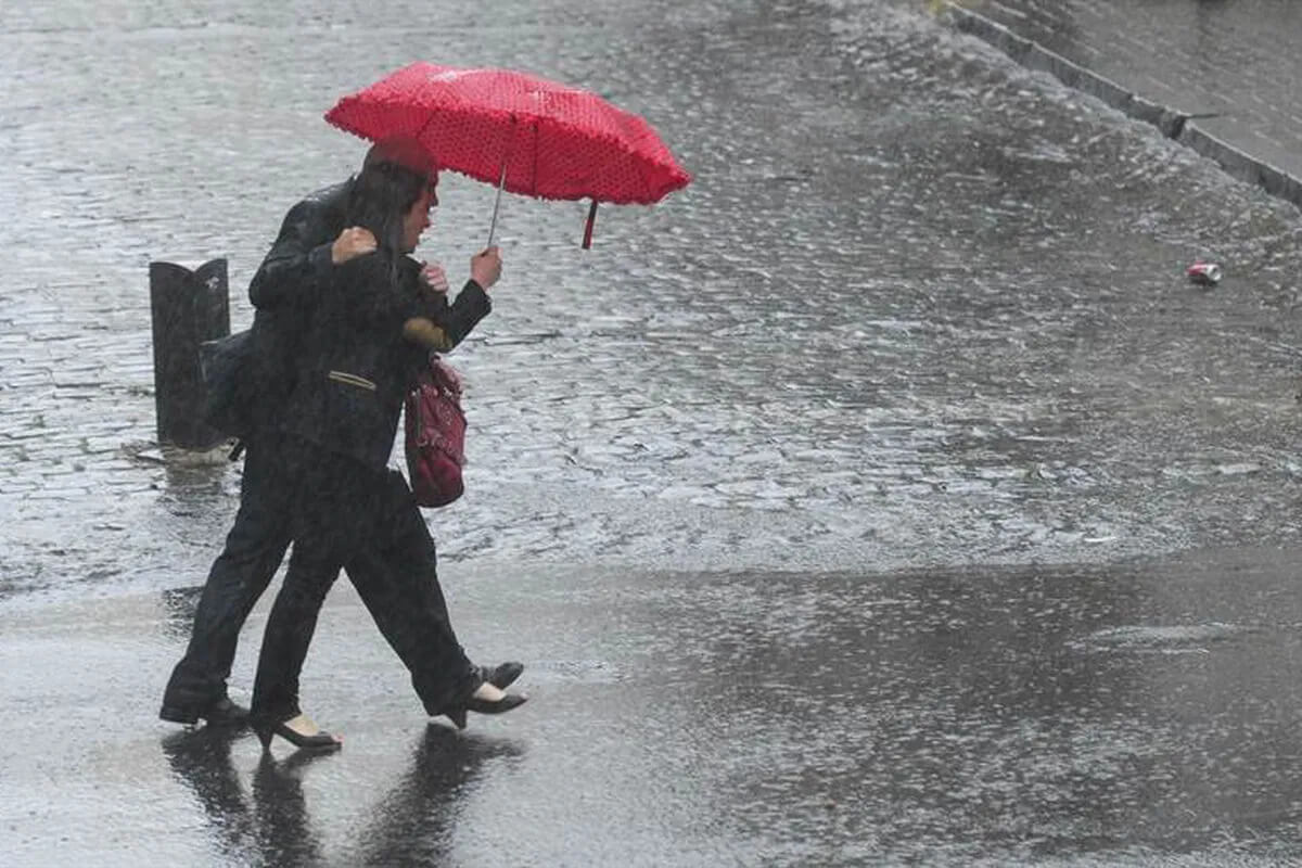 Gran parte del país se encuentra bajo alerta por tormentas y vientos fuertes