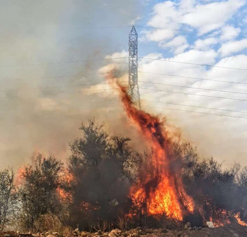 Controlaron el incendio que provocó el apagón y continúan con tareas de enfriamiento