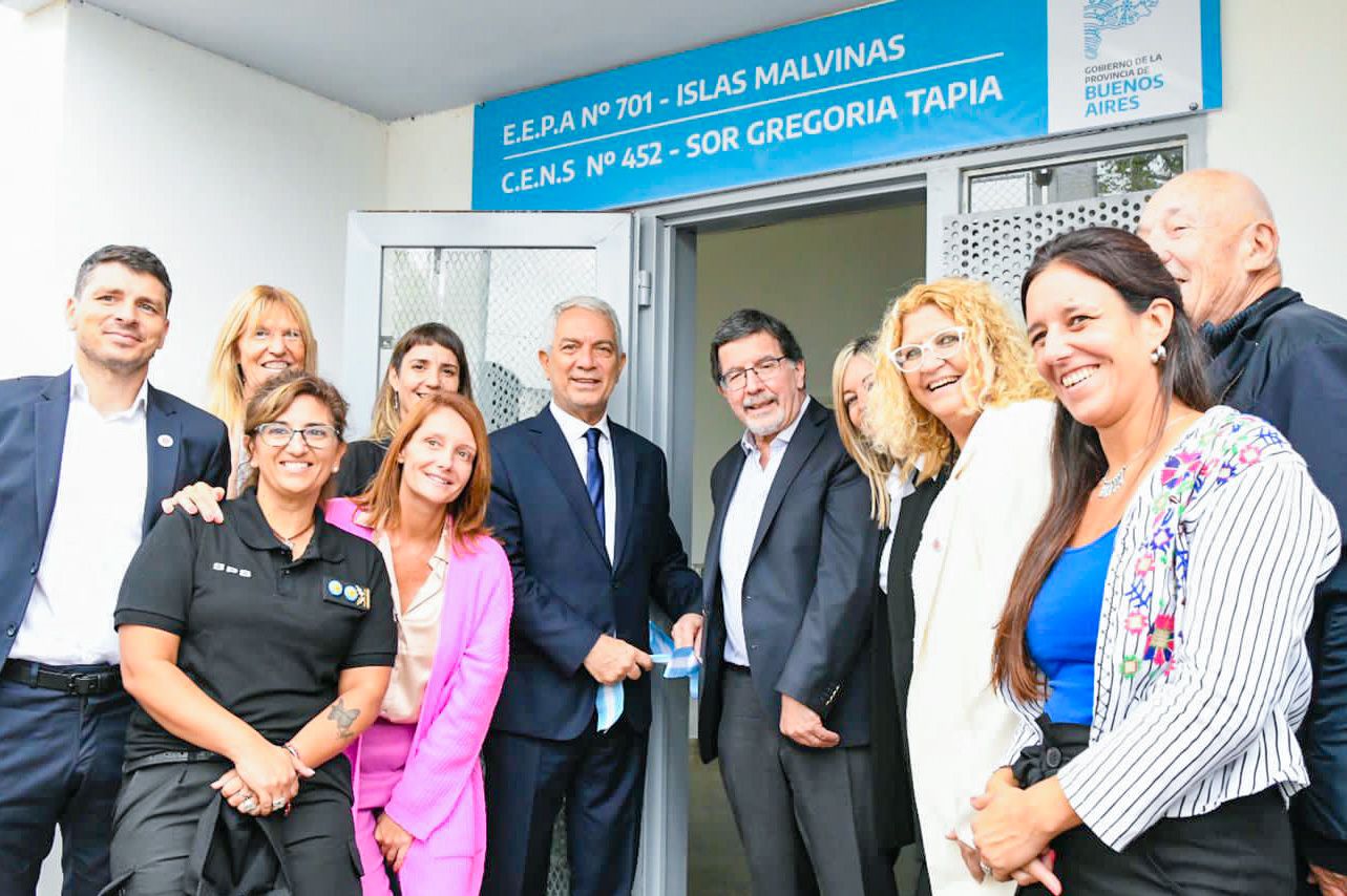 Alak y Sileoni iniciaron las clases en la Unidad 52 e inauguraron una nueva escuela en Azul