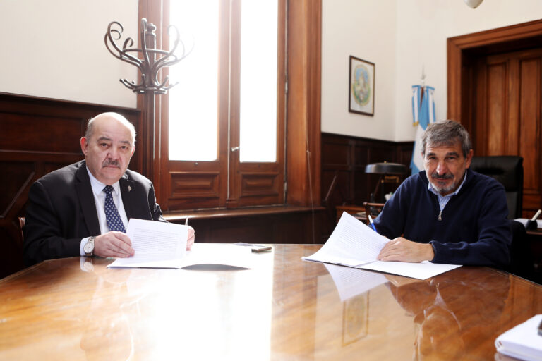 La UNLP y el YTEC firmaron un acuerdo para la coordinación de baterías de litio