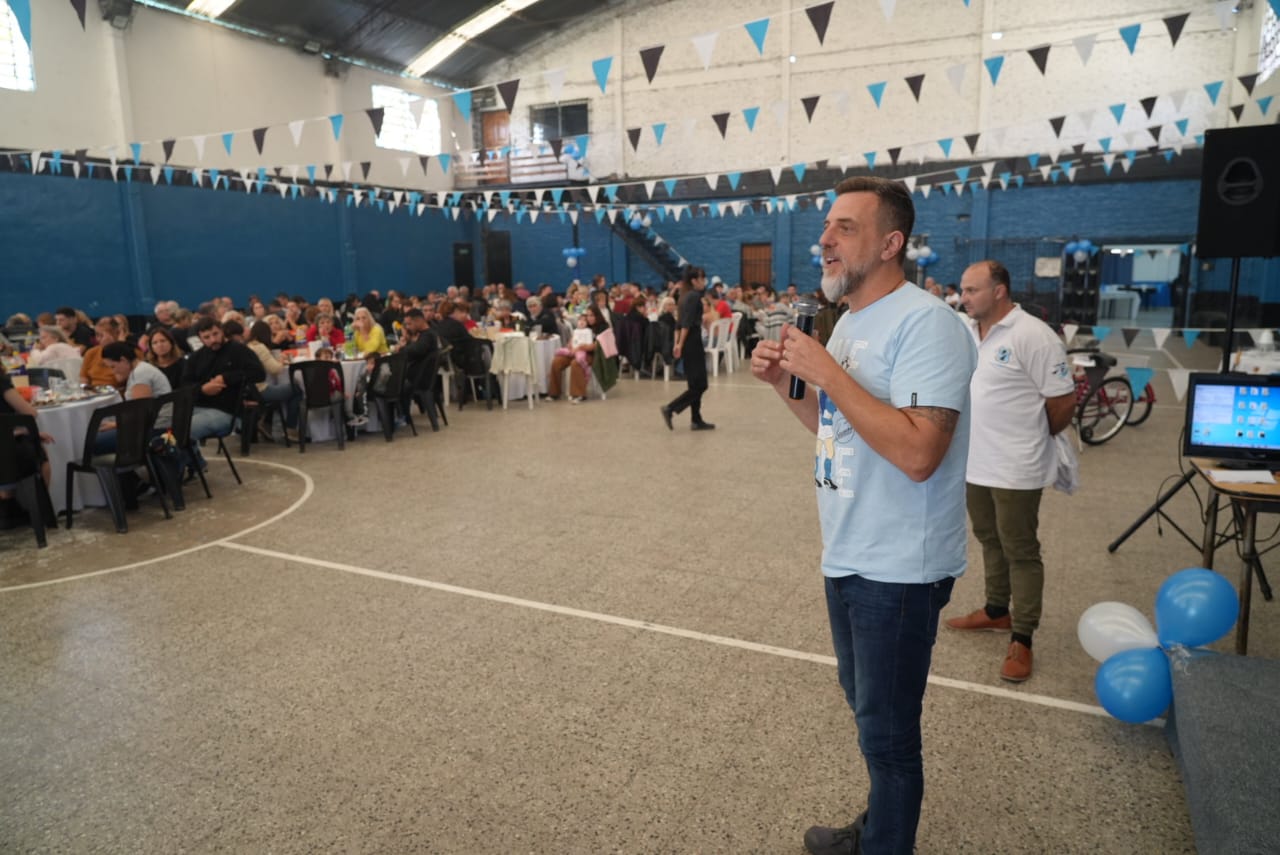 Lanús: Kravetz asistió a la celebración de los 70 años del Club Atlético 1° de Mayo