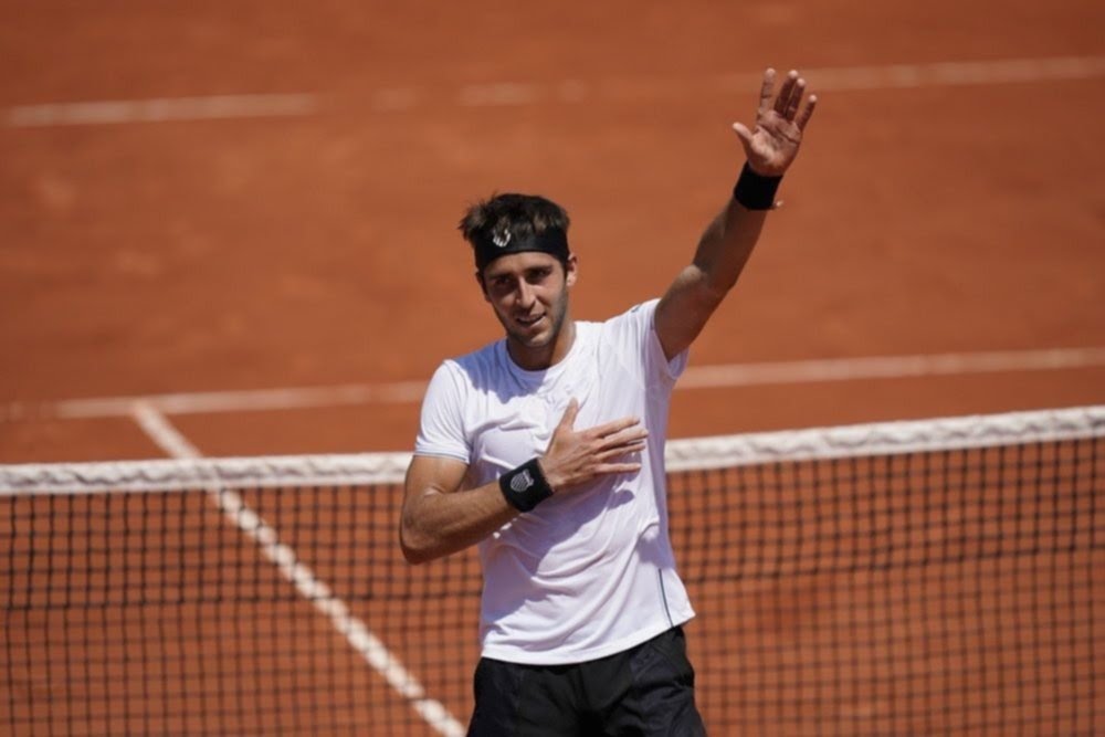 Etcheverry fue una "aplanadora" y pasó a octavos de final de Roland Garros