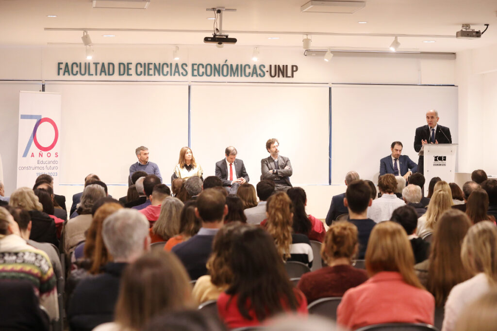 Graduados de Ciencias Económicas fueron distinguidos por la UNLP
