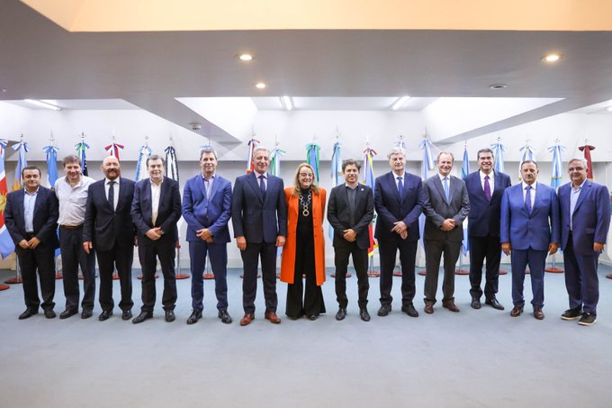 Los gobernadores peronistas pidieron "una lista de unidad"