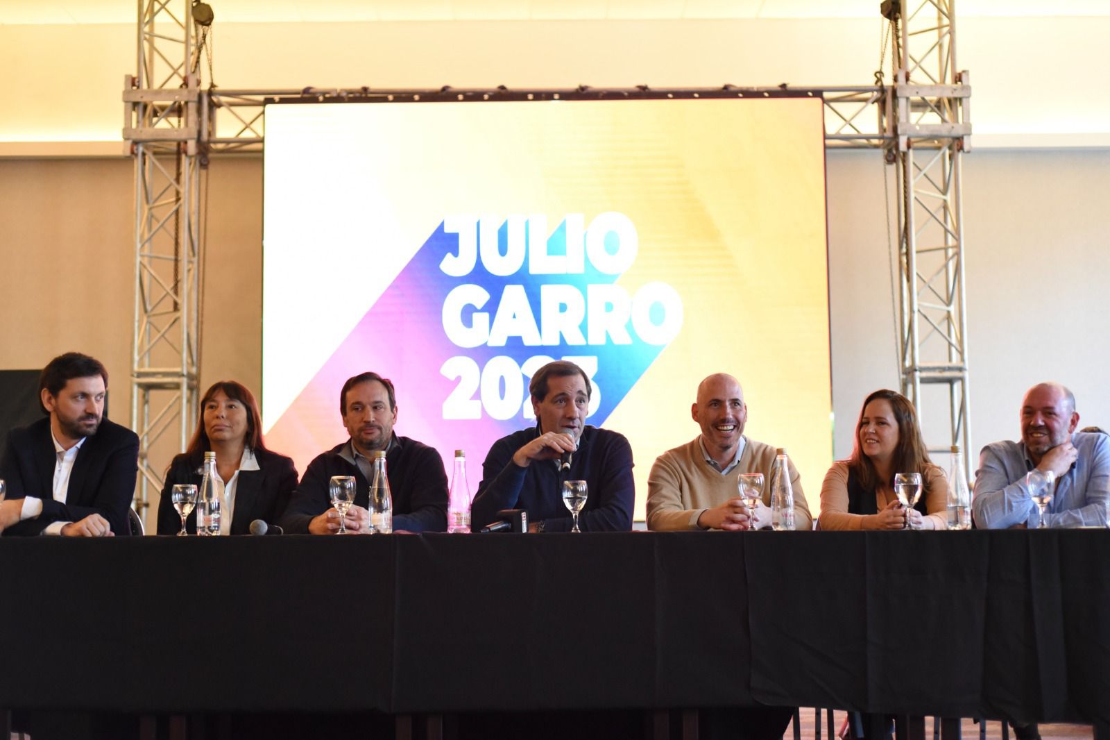Garro presentó a los precandidatos de su espacio