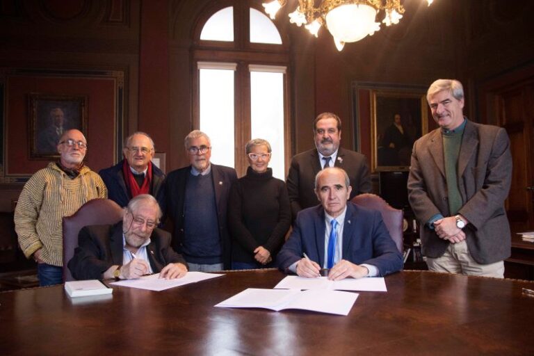 La UNLP firmó un acuerdo con la Sociedad Argentina de Escritores: conocé los detalles