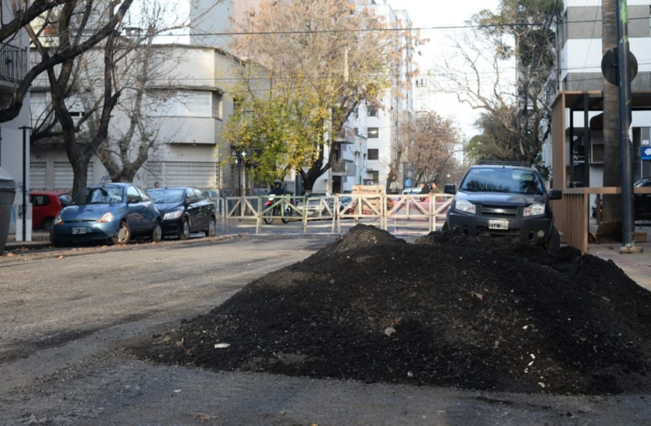 Continúan las obras de asfaltado en el centro y causarán desvíos