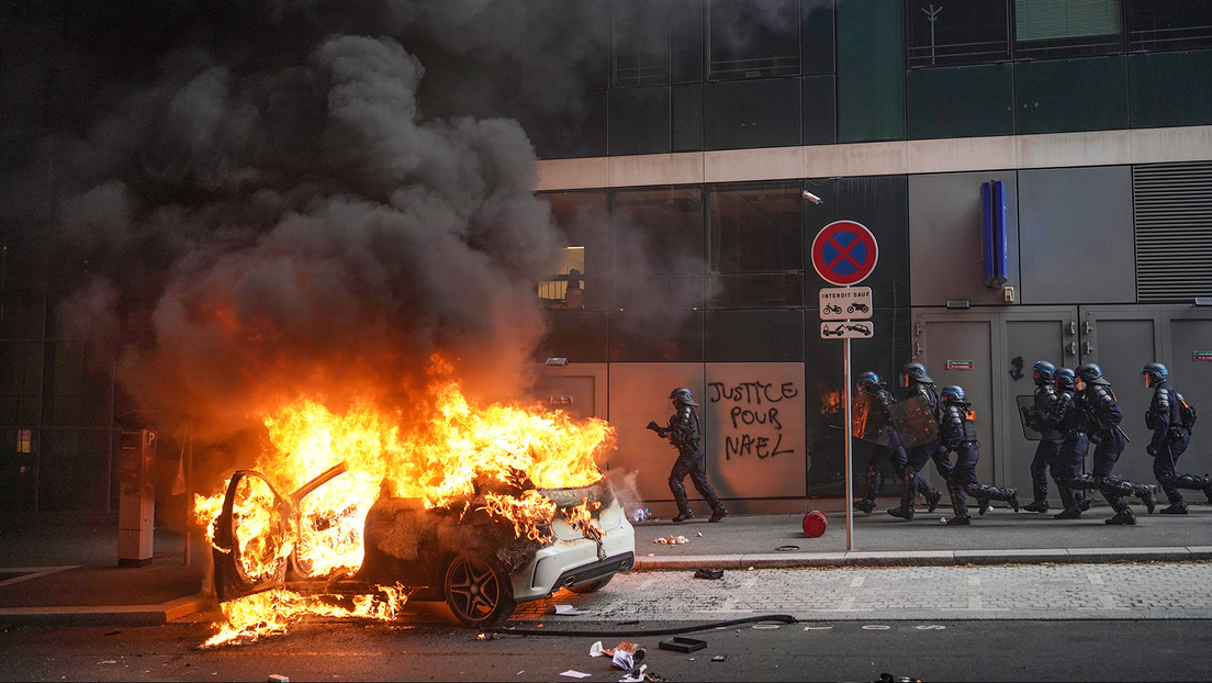 Francia: el Policía que mató al joven repartidor continuará en prisión preventiva