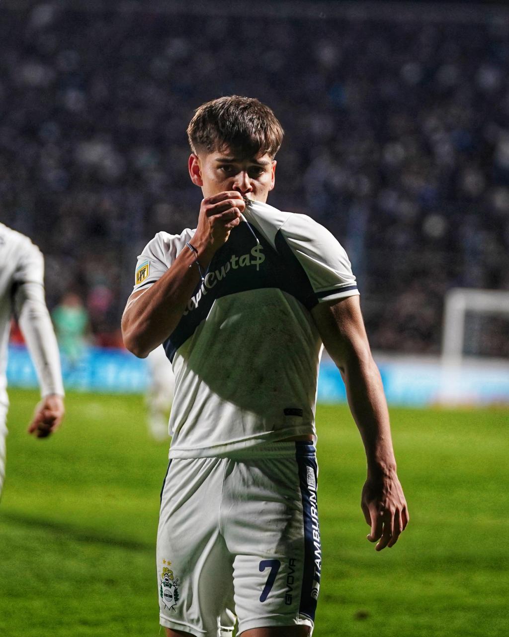 A puro empuje, Gimnasia igualó ante Independiente
