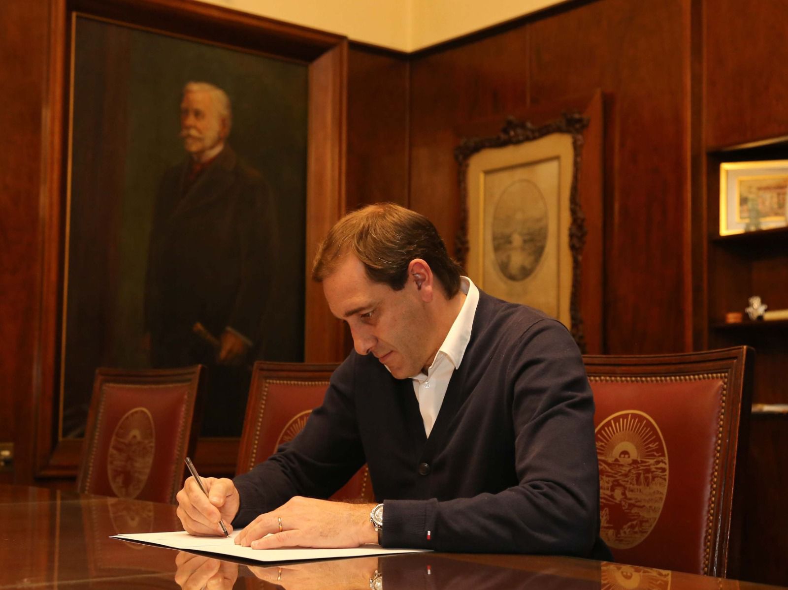 Garro acordó un aumento salarial del 56% para los municipales en el tercer trimestre del año