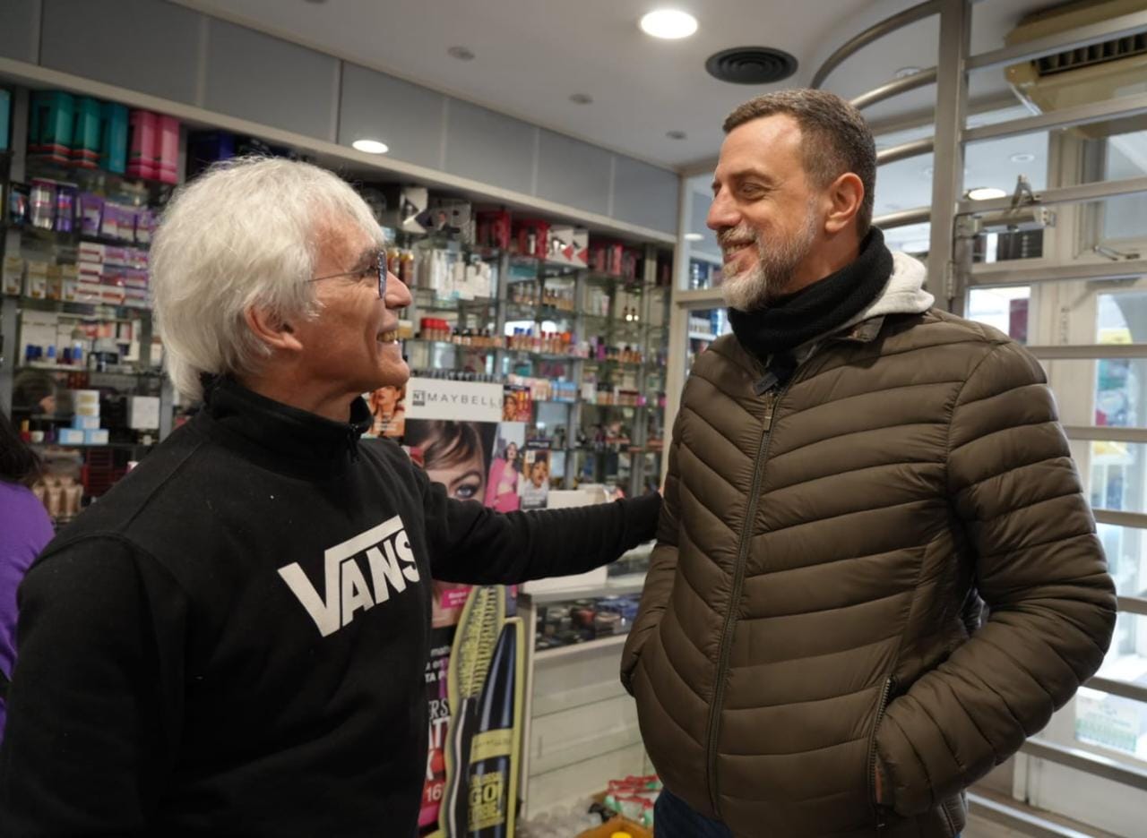 Lanús: Kravetz recorrió el centro comercial y las plazas de Valentín Alsina