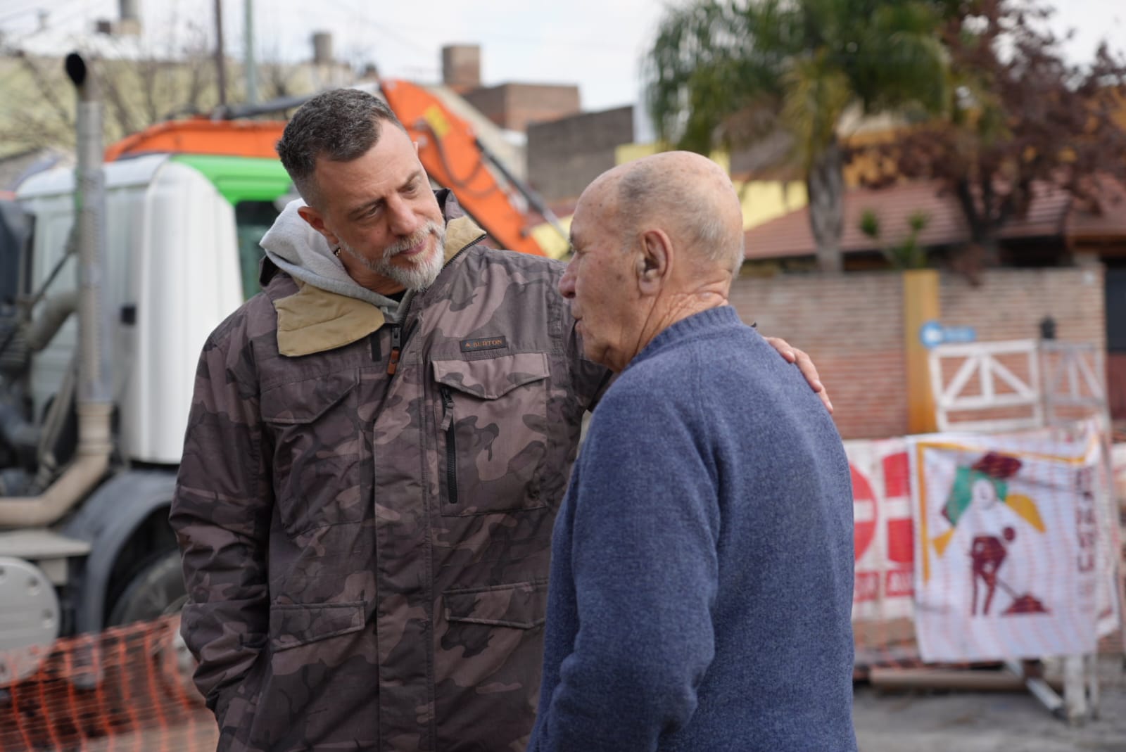Kravetz recorrió las obras de repavimentación que se realizan en Lanús