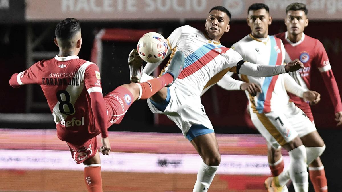 Arsenal recibe a Argentinos para abrir la segunda fecha de la Copa