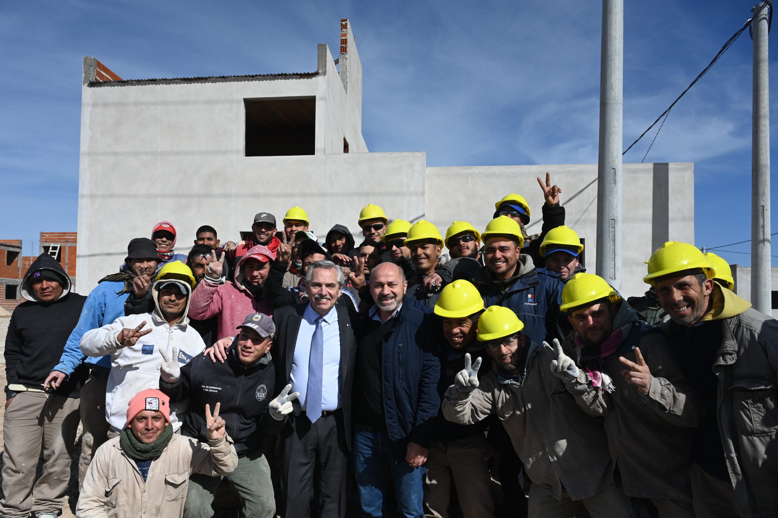 Alberto Fernández recorrió viviendas en construcción en Ensenada