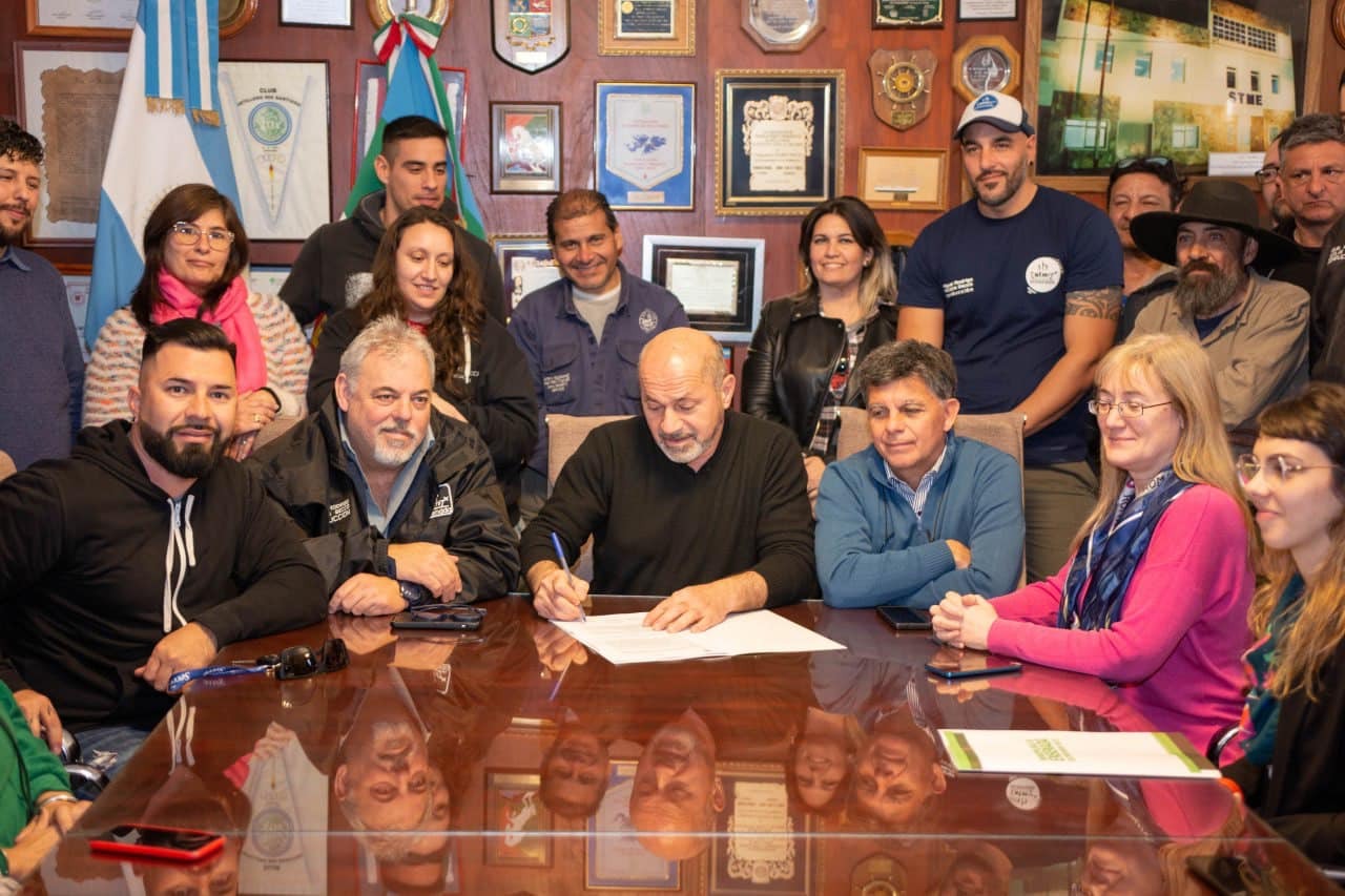 Ensenada le otorgó un nuevo aumento a los trabajadores municipales