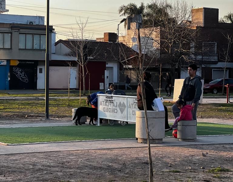 Vecinos de Barrio Norte se quejaron del mal diseño de las canchas de fútbol-tenis