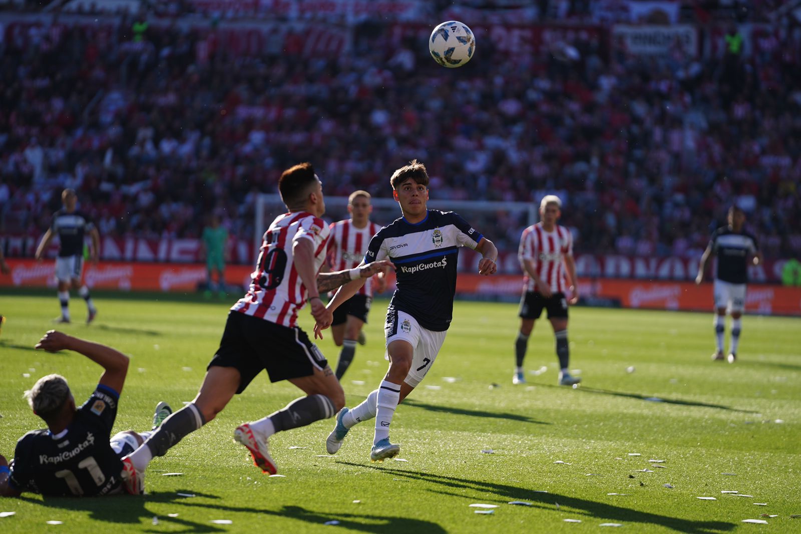 Gimnasia igualó el clásico en UNO y volvió a sumar de visitante