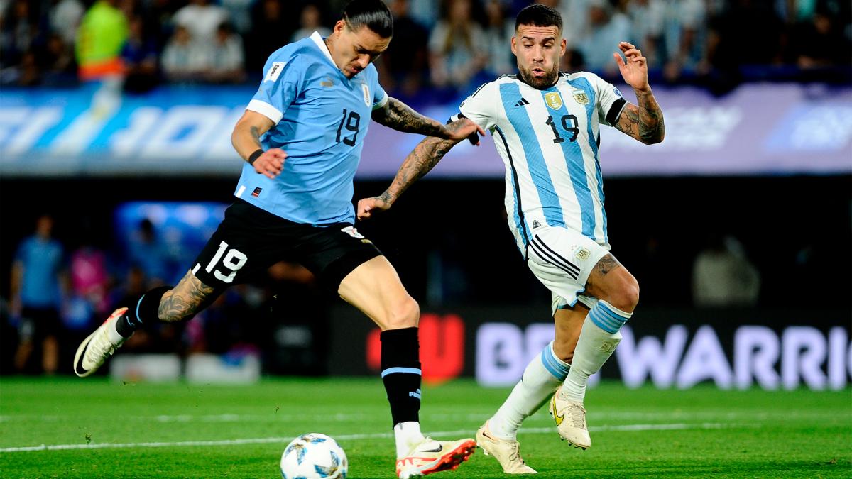 Argentina fue superado por Uruguay y perdió el invicto