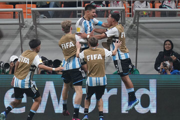 Mundial Sub-17: Argentina goleó a Brasil con triplete del Diablito Etcheverry